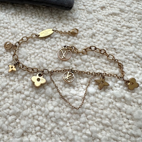 Louis Vuitton Monogram Charm Blooming Supple Bracelet | Gold - Picture 5 of 13